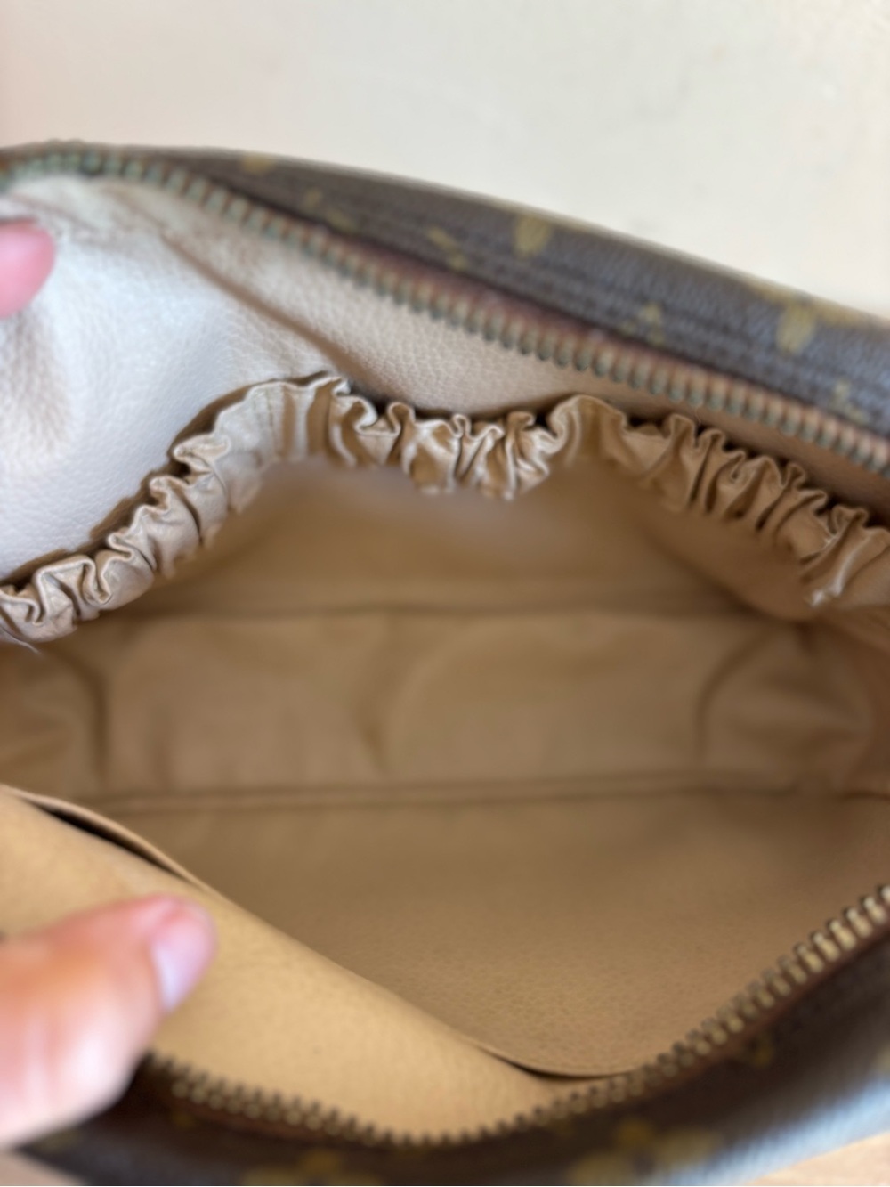 Authentic Louis Vuitton toiletry monogram - Picture 7 of 11